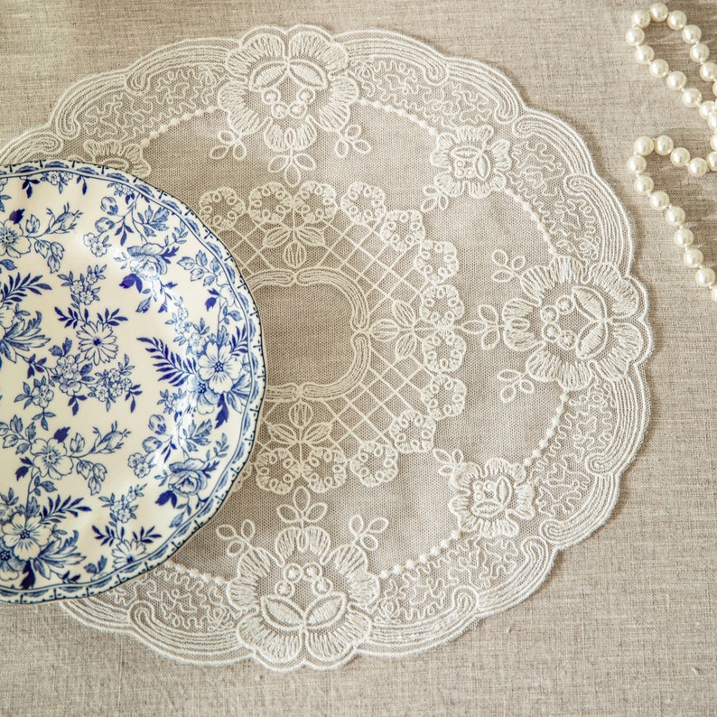 Sets de table en dentelle florale brodée style français lot de 4