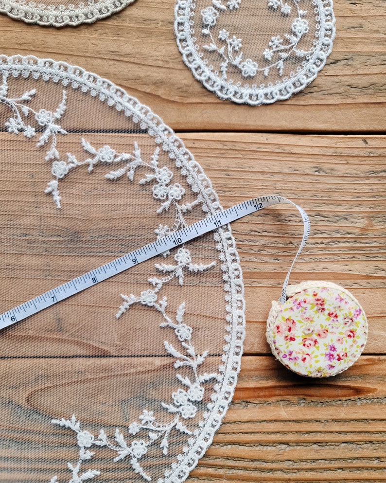 Sets de table en dentelle rond vintage blanc beige mariage