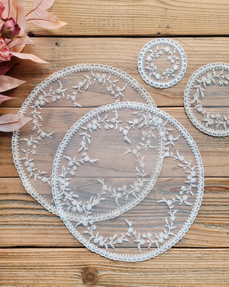 Sets de table en dentelle rond vintage blanc beige mariage