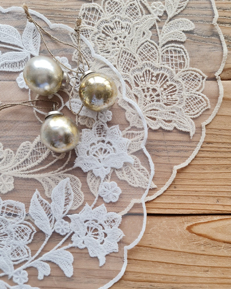 Sets de table en dentelle florale coton blanc beige 33 cm