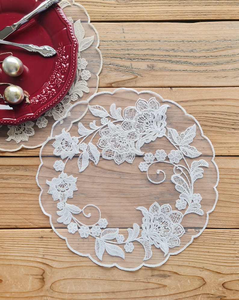 Sets de table en dentelle florale coton blanc beige 33 cm