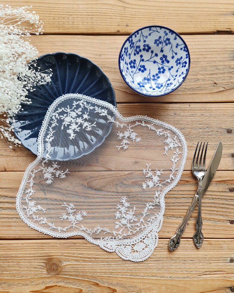 Sets de table en dentelle carrés vintage 4 couleurs 29 cm