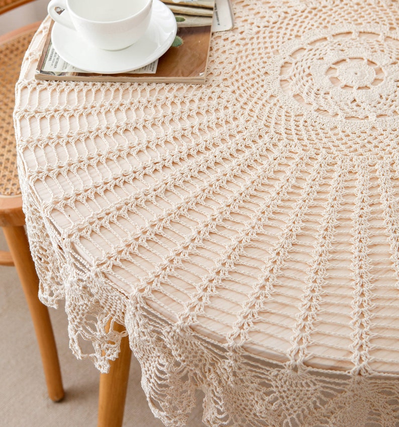 Nappe en dentelle ronde ananas crochet rustique française