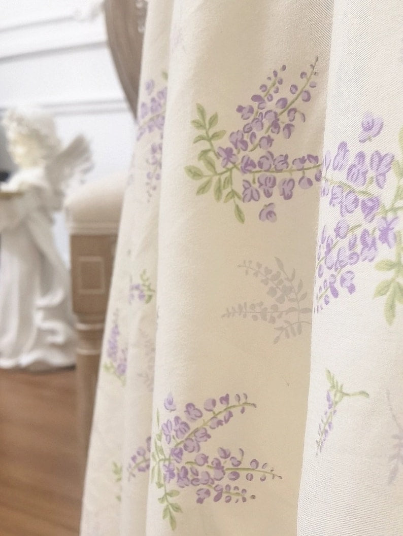 Nappe en coton en dentelle florale : volants de fleurs violettes, décoration de chalet