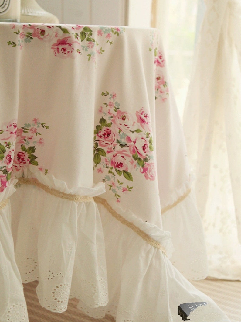 Nappe en dentelle fleurie coton à volants champêtres