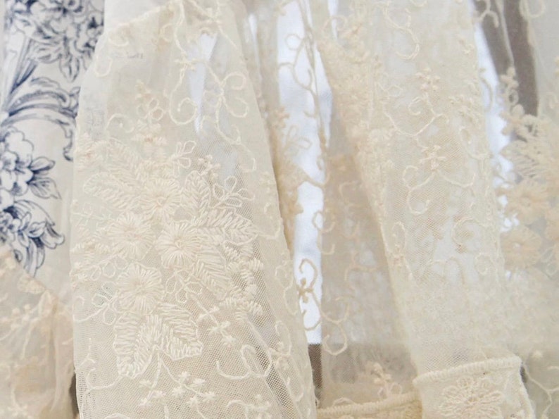 Nappe en dentelle florale à volants en coton campagnard