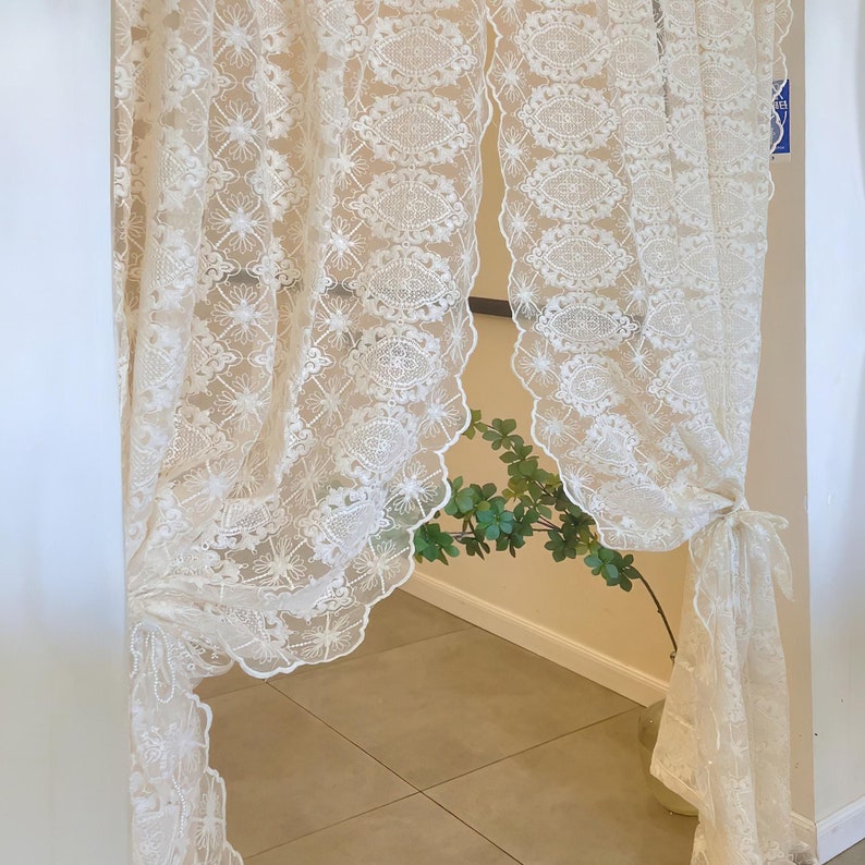 Rideau en dentelle brodée crème : drapé transparent bohème pour la chambre à coucher