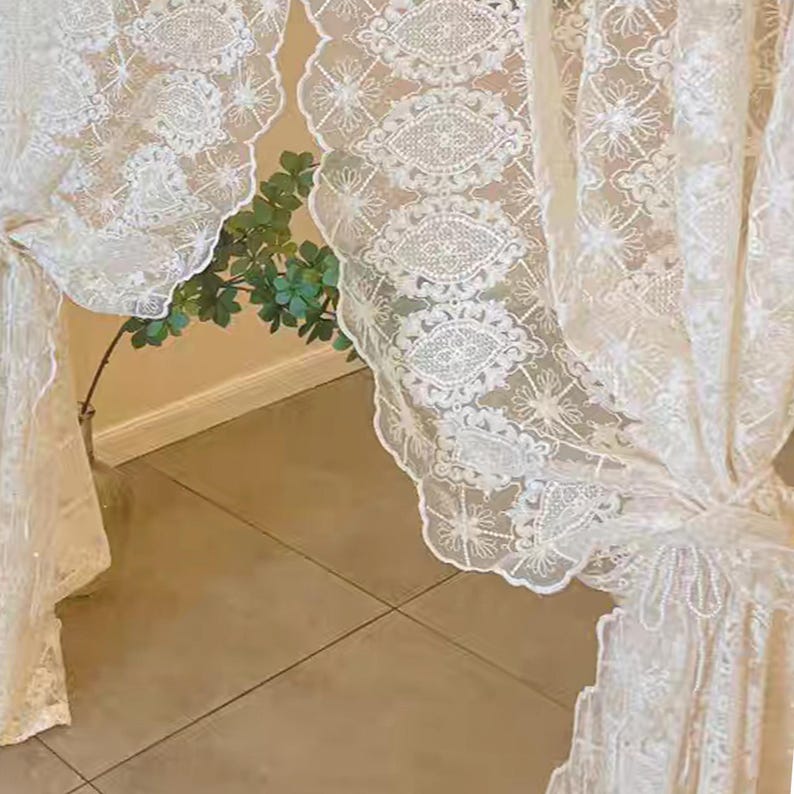 Rideau en dentelle brodée crème : drapé transparent bohème pour la chambre à coucher