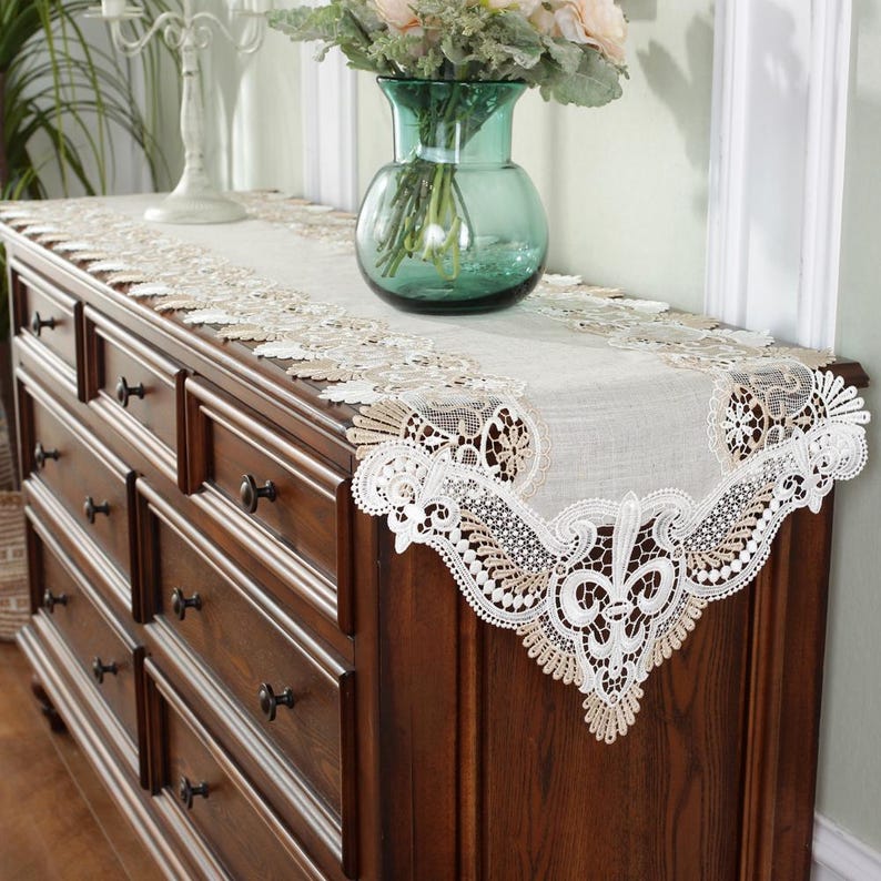 Chemin de table en dentelle avec bordure lin blanc beige mariage