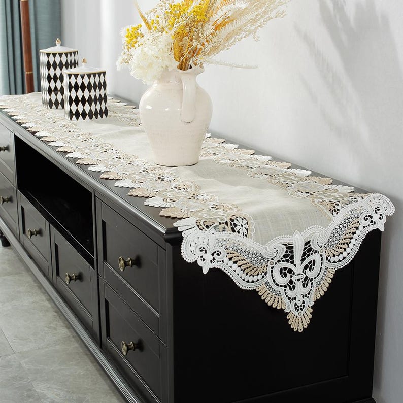 Chemin de table en dentelle avec bordure lin blanc beige mariage