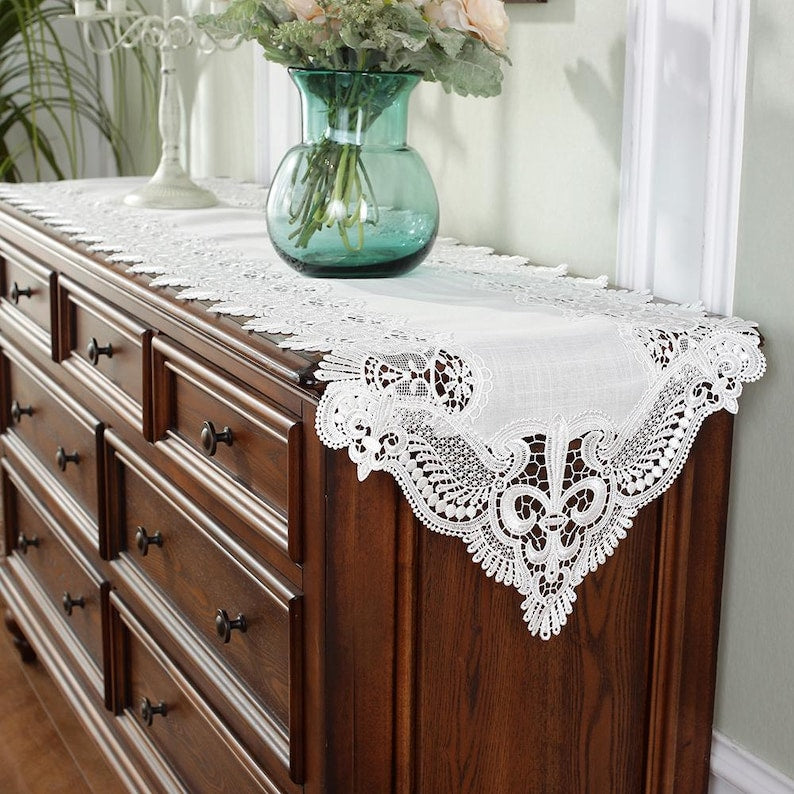 Chemin de table en dentelle avec bordure lin blanc beige mariage