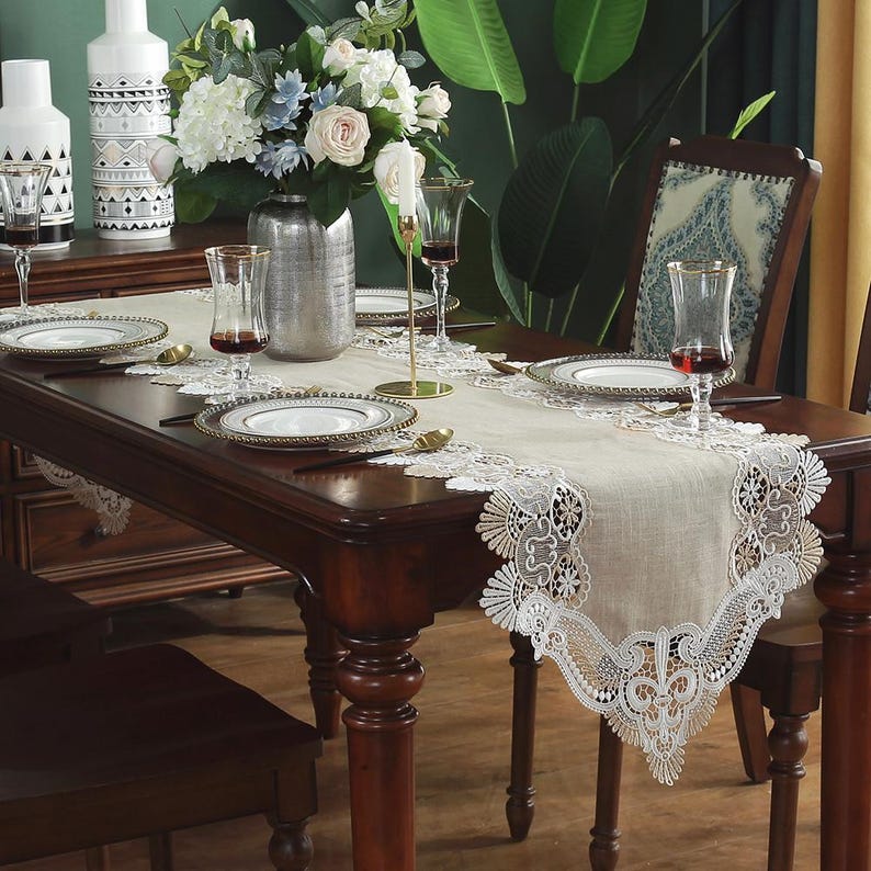 Chemin de table en dentelle avec bordure lin blanc beige mariage