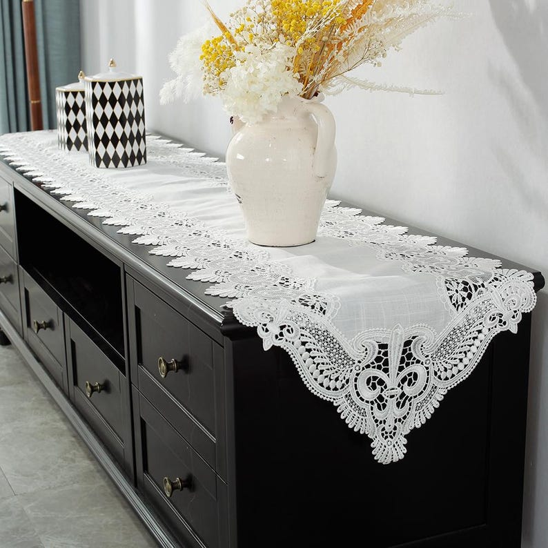 Chemin de table en dentelle avec bordure lin blanc beige mariage