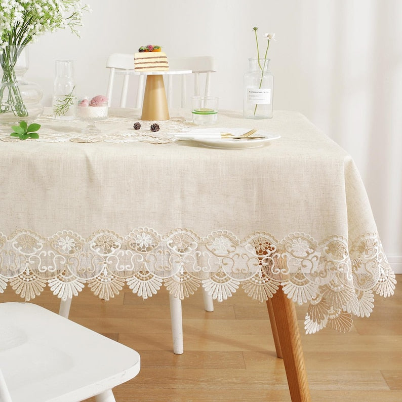 Nappe en dentelle lin brun clair bordure élégante