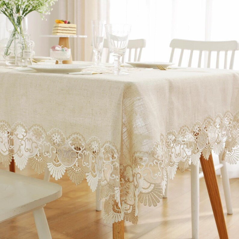 Nappe en dentelle lin brun clair bordure élégante
