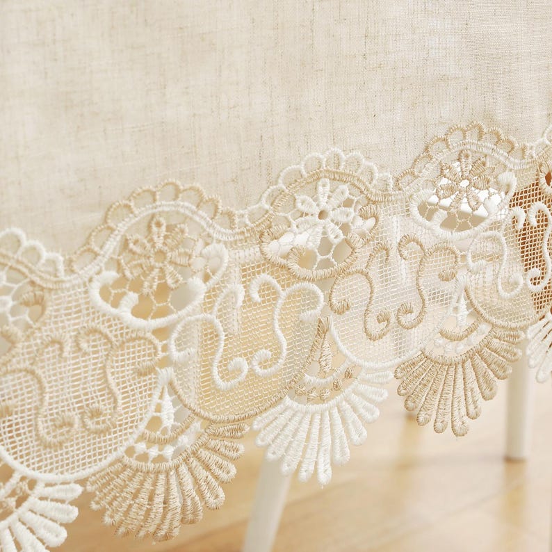 Nappe en dentelle lin brun clair bordure élégante