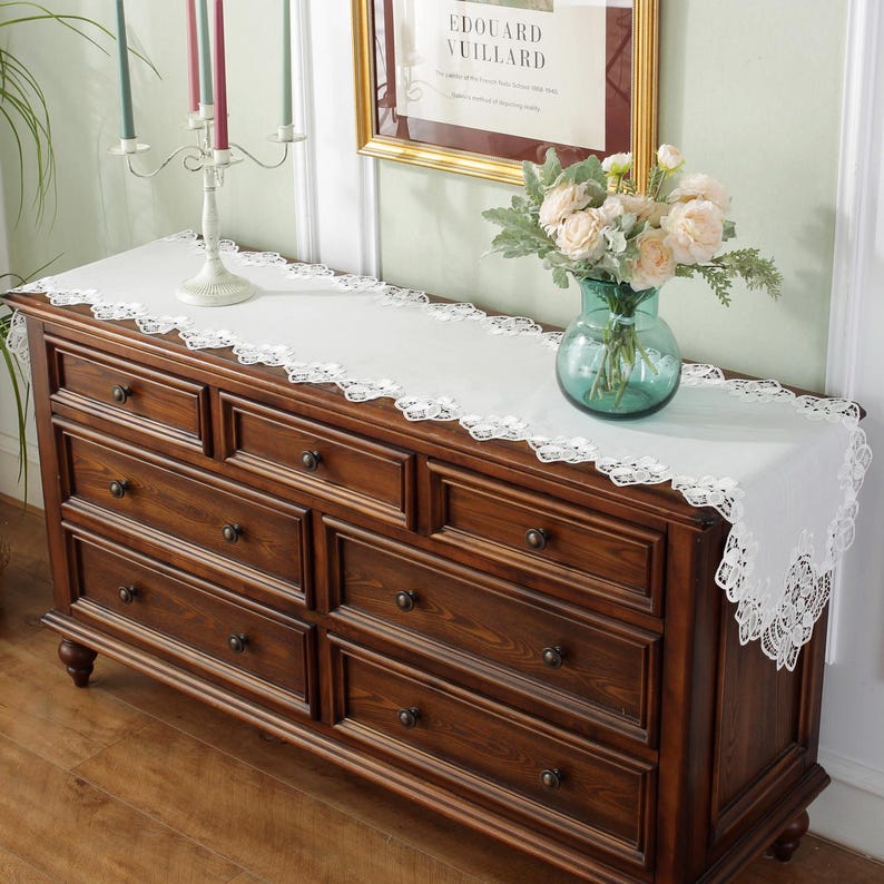 Chemin de table en dentelle brodée blanc classique pour décoration