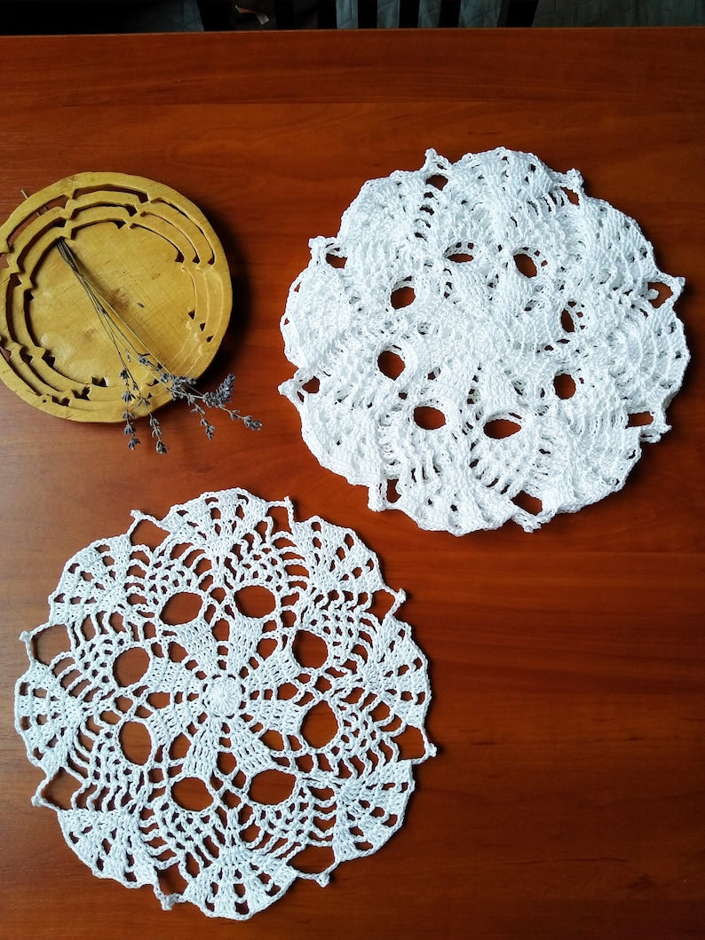 Napperons au crochet : dentelle de coton blanche faite main, décoration de table bohème, mariage rustique