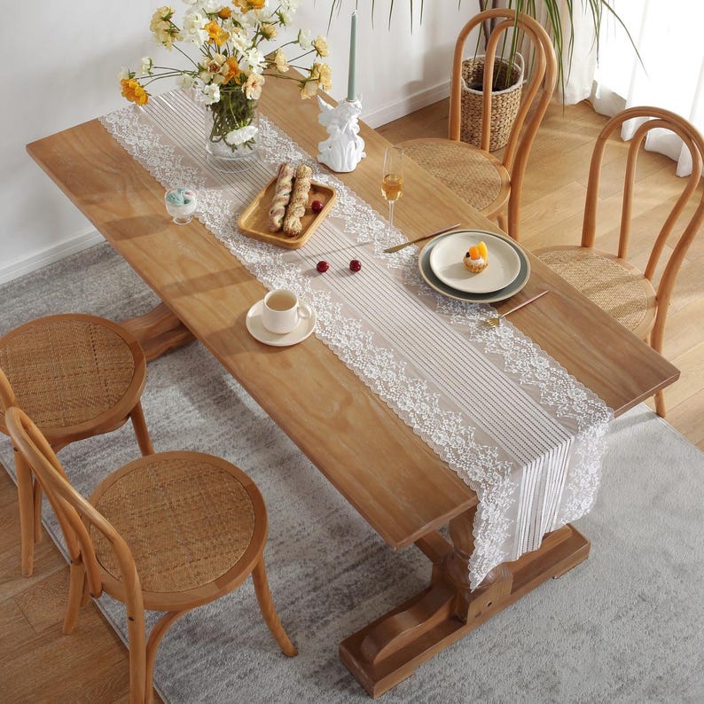 Chemin de table en dentelle blanche avec glands pour décoration