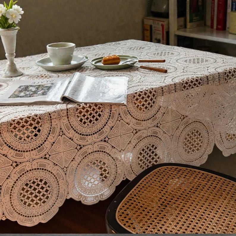 Nappe en dentelle blanche crochet floral décor ferme