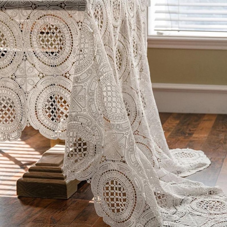 Nappe en dentelle blanche crochet floral décor ferme