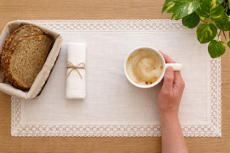 Set de 2 sets de table en lin faits main avec dentelle en coton – Vaisselle en lin naturel de qualité supérieure