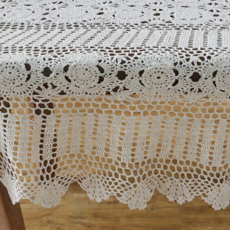Nappe en dentelle ovale blanche crochet vintage en coton