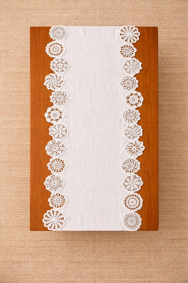 Chemin de table en dentelle lin naturel style campagne chic bohème