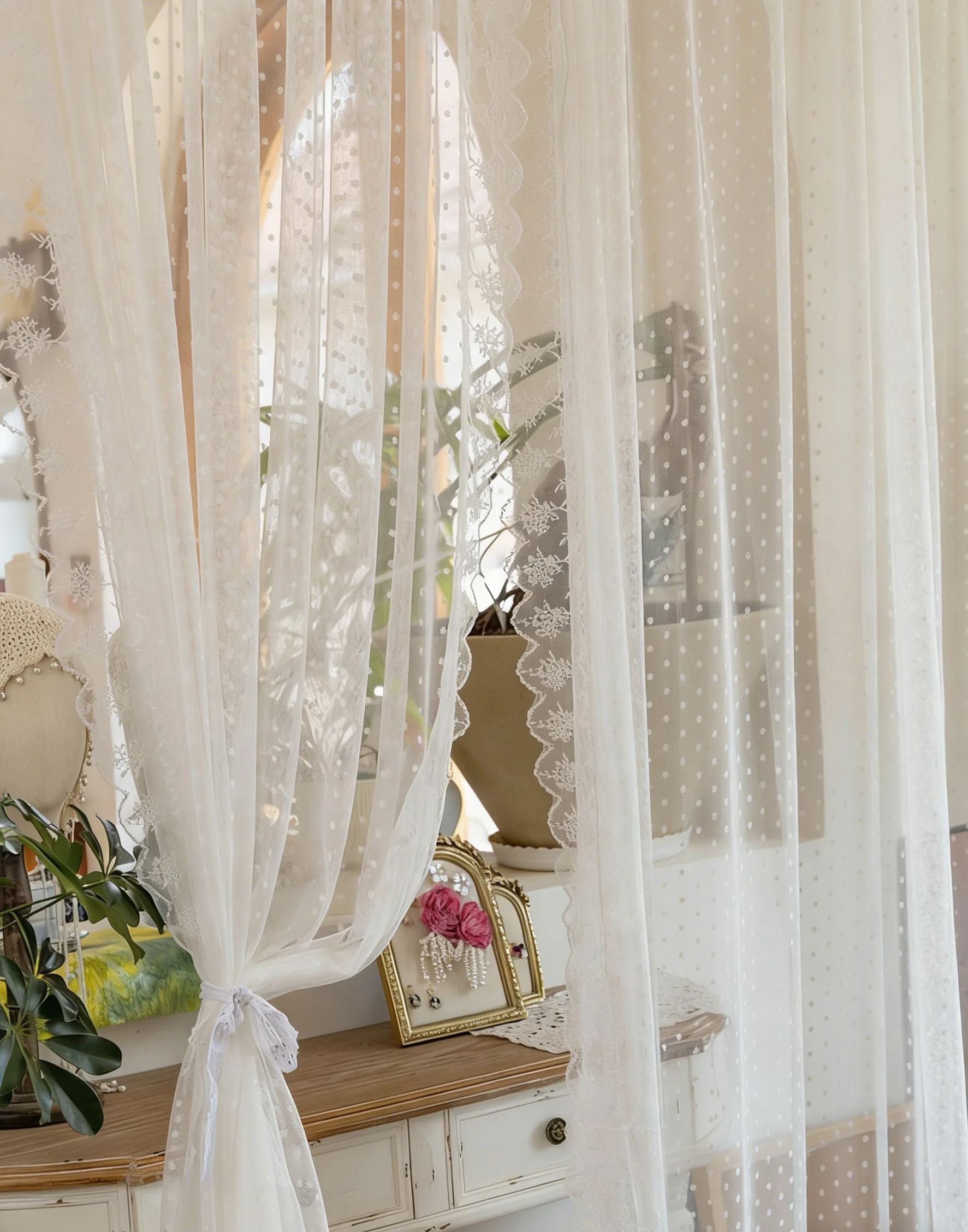 Rideaux en dentelle française blanche à volants