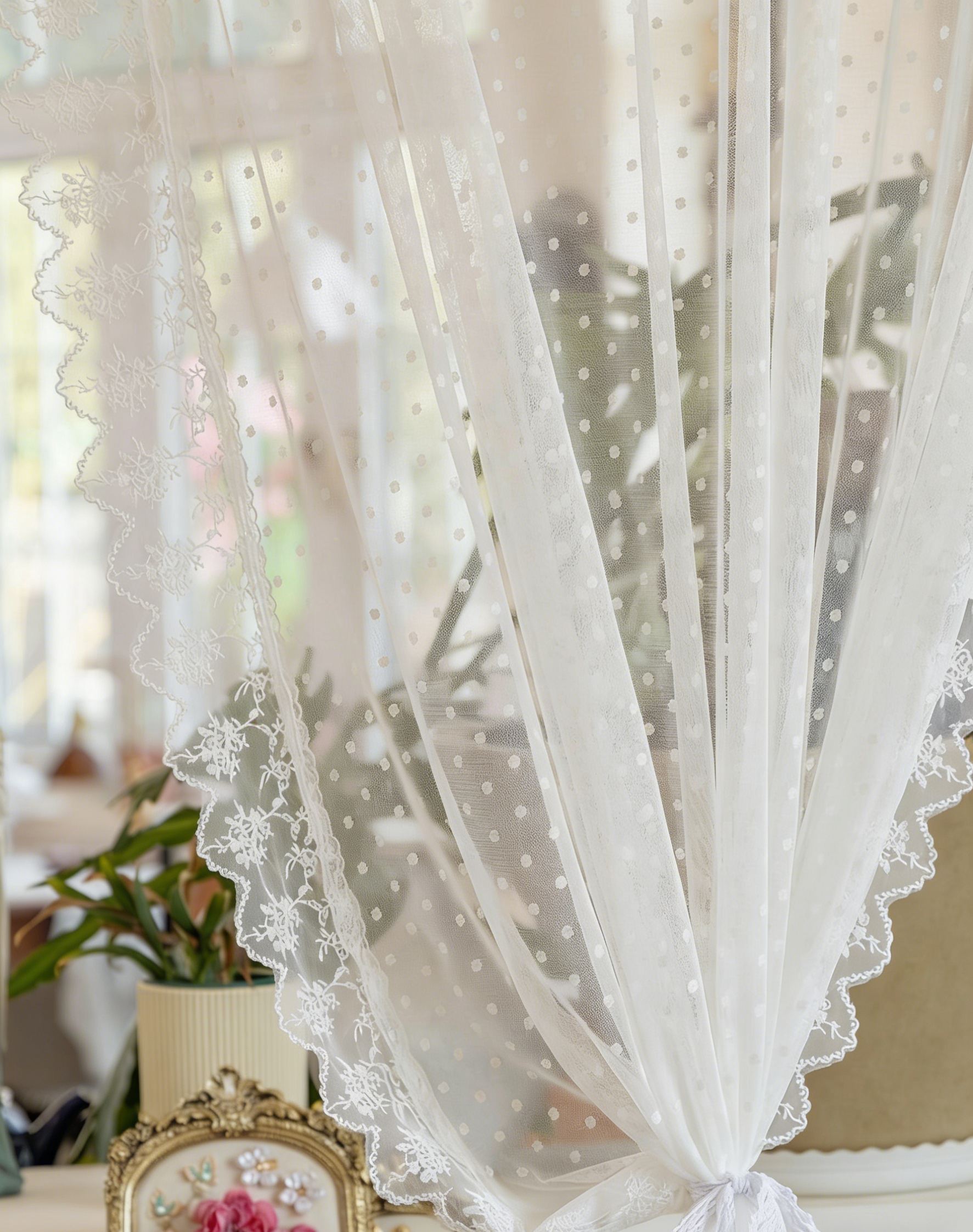 Rideaux en dentelle française blanche à volants