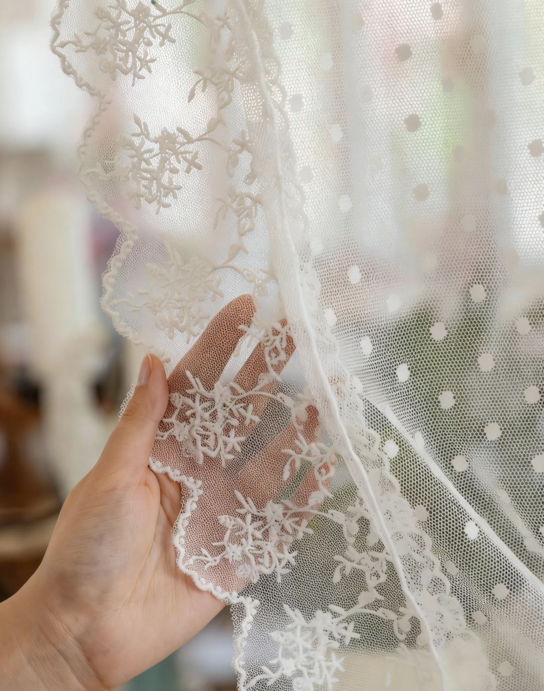 Rideaux en dentelle française blanche à volants