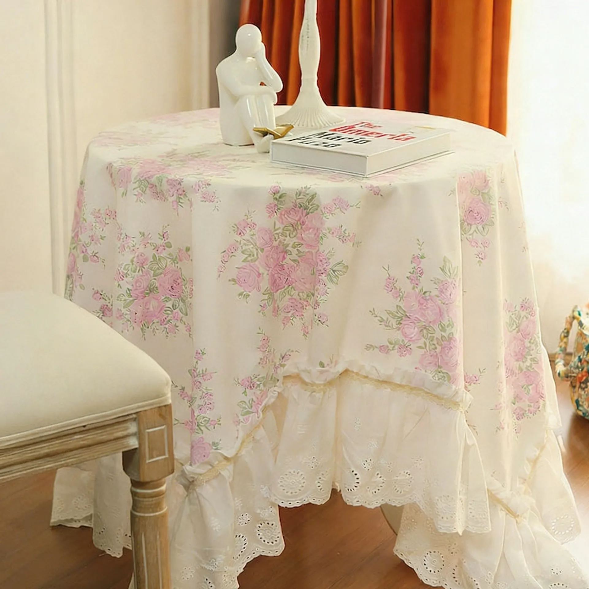 Nappe en dentelle brodée shabby chic en coton fleuri