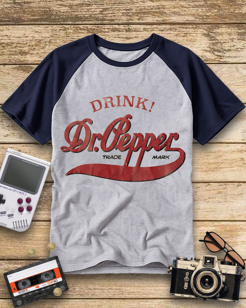 TheRetroTee Drink Dr. Pepper 1970s Raglan Baseball T-Shirt