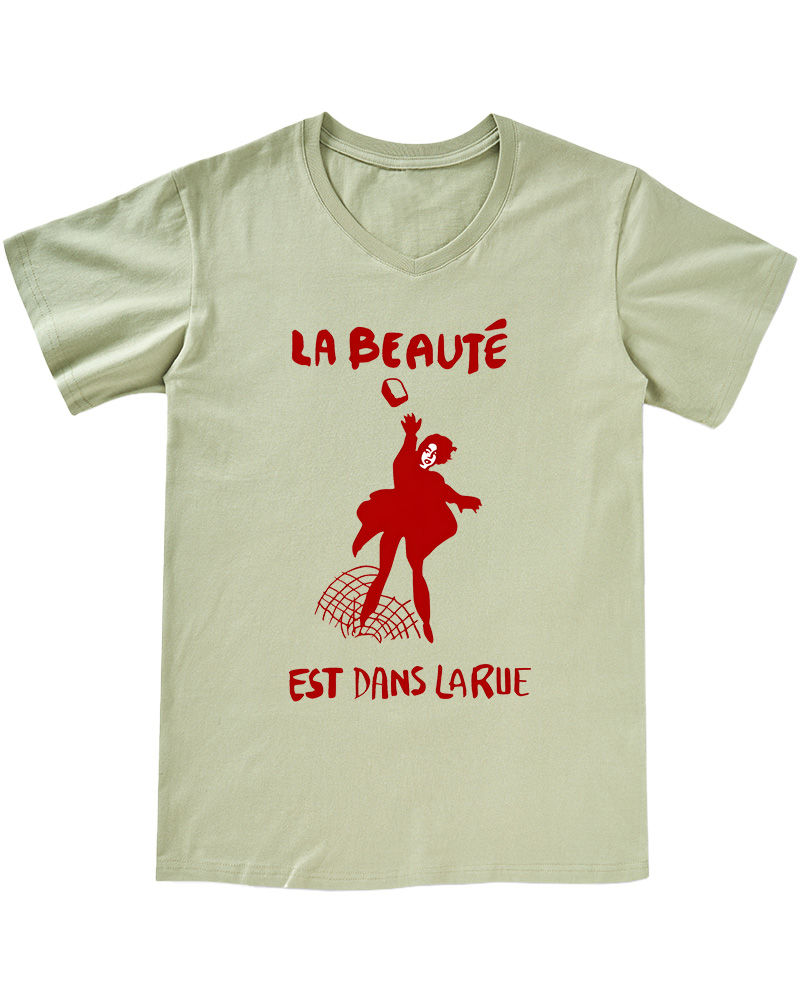 TheRetroTee La Beauté Est Dans La Rue 1960s V-neck T-Shirt
