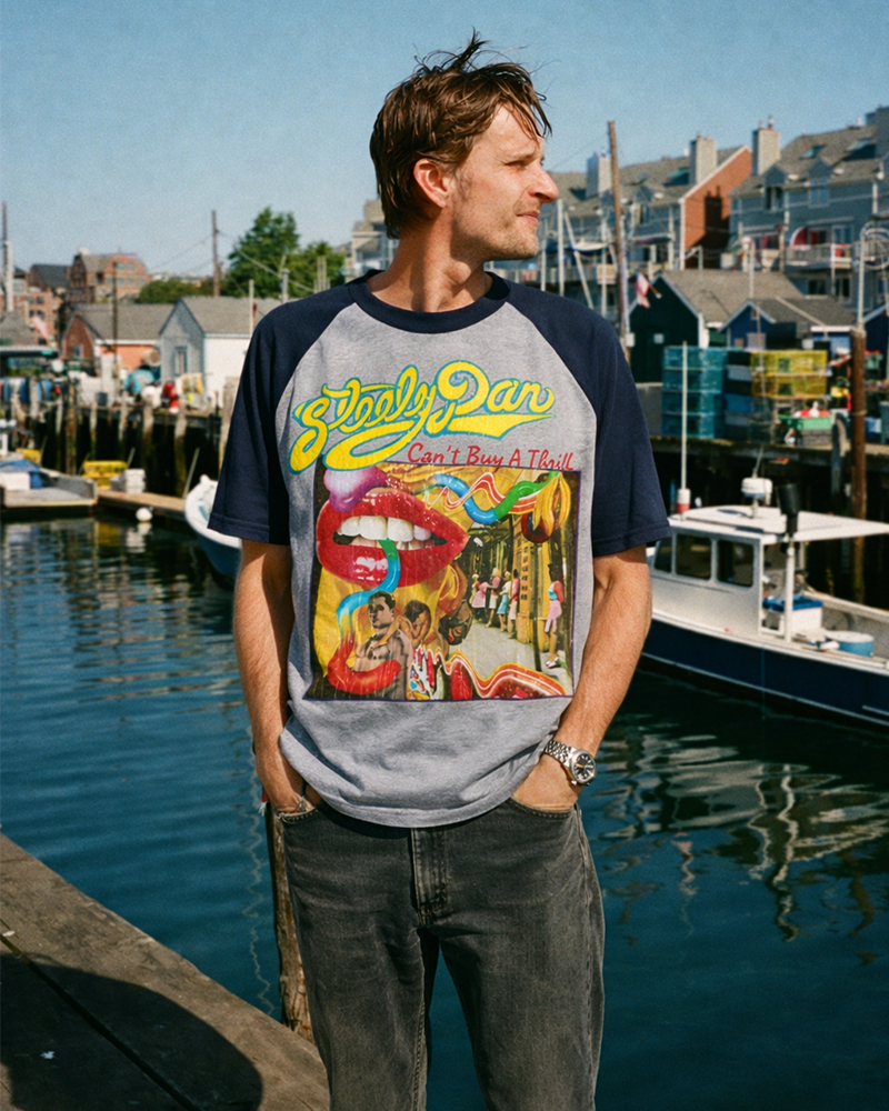 TheRetroTee Can't Buy A Thrill 1980s Raglan Baseball T-Shirt