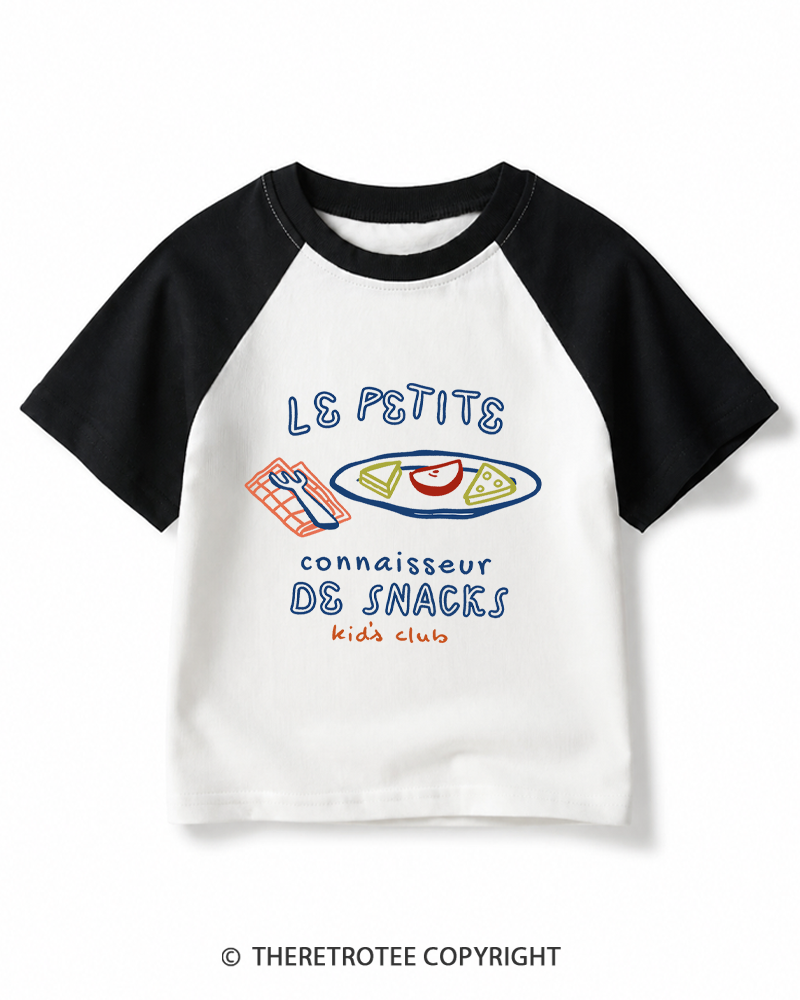 TheRetroTee Le Petit Connaisseur de Snacks Kids Club 1970s Kids Raglan Baseball T-Shirt