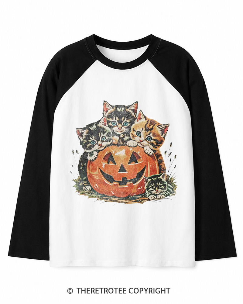 TheRetroTee Vintage Cat Halloween 1990s Long Sleeve Raglan T-Shirt