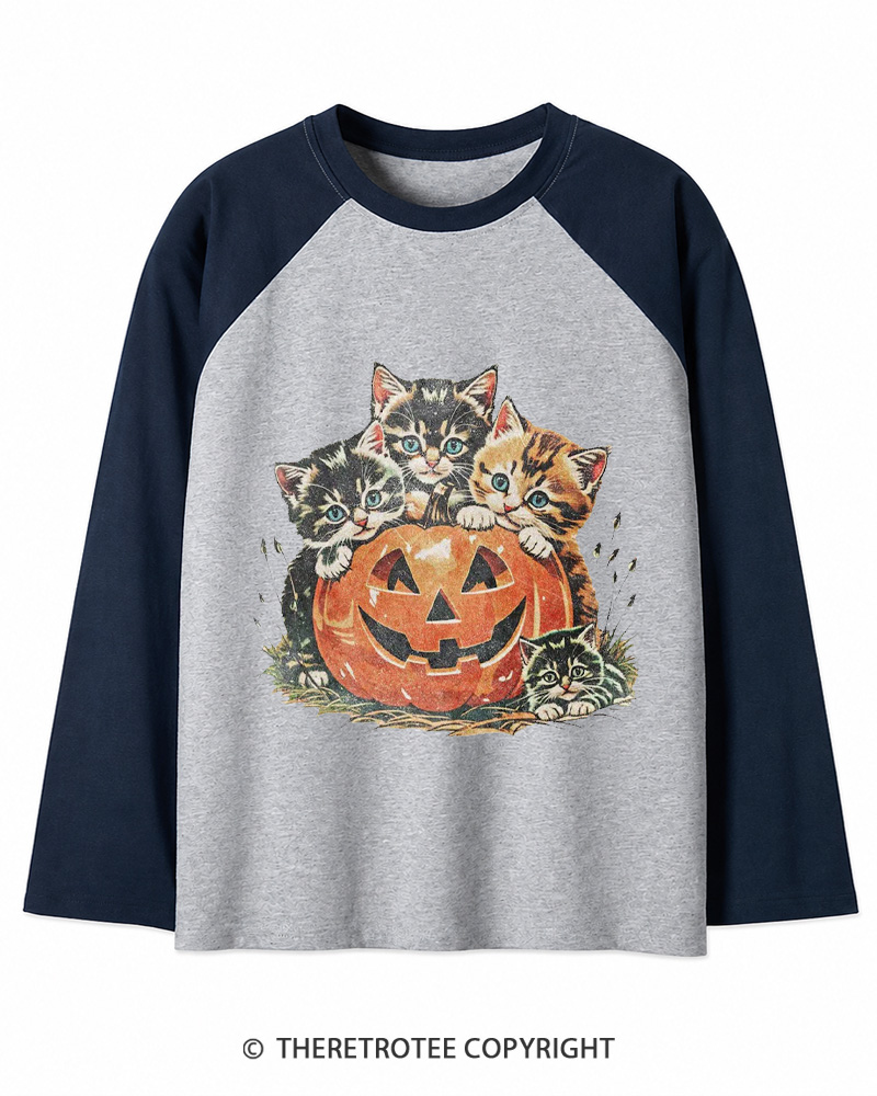 TheRetroTee Vintage Cat Halloween 1990s Long Sleeve Raglan T-Shirt