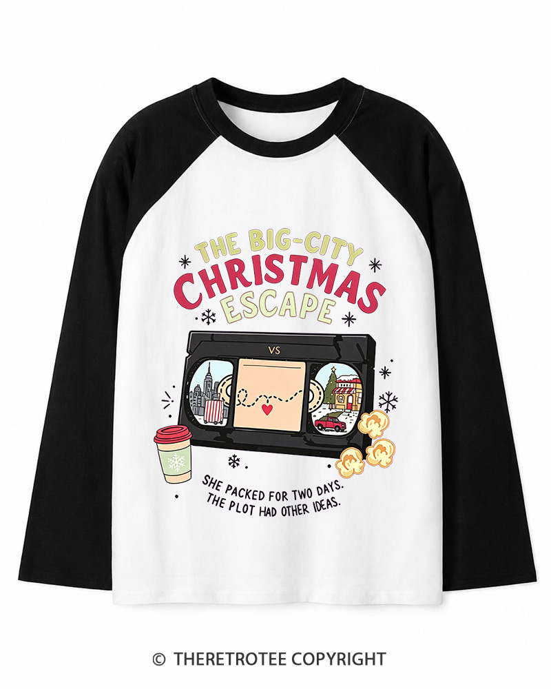 TheRetroTee The Big-City Christmas Escape 1990s Christmas Long Sleeve Raglan T-Shirt