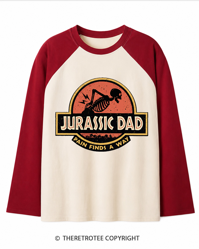 TheRetroTee Jurassic DAD Pain Finds A Way 1990s Long Sleeve Raglan T-Shirt