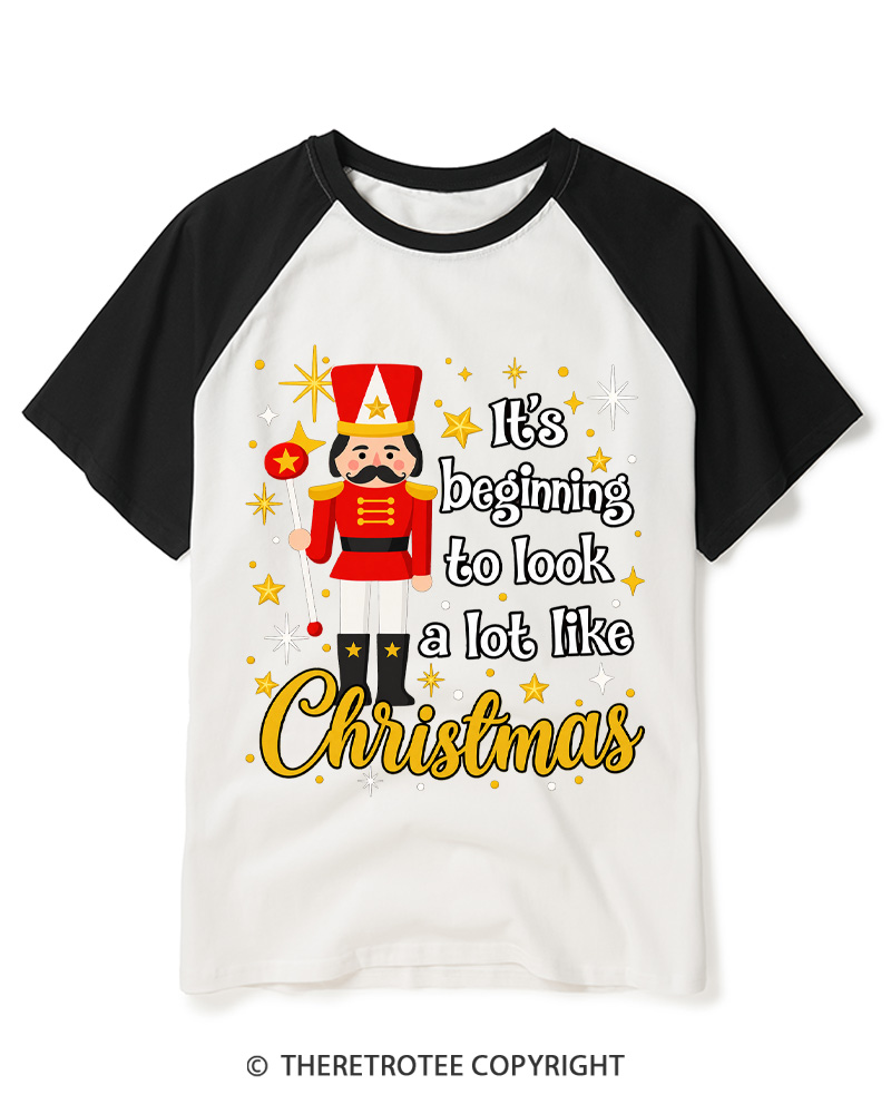 TheRetroTee Look A Lot Like Christmas 1950s Raglan Baseball T-Shirt