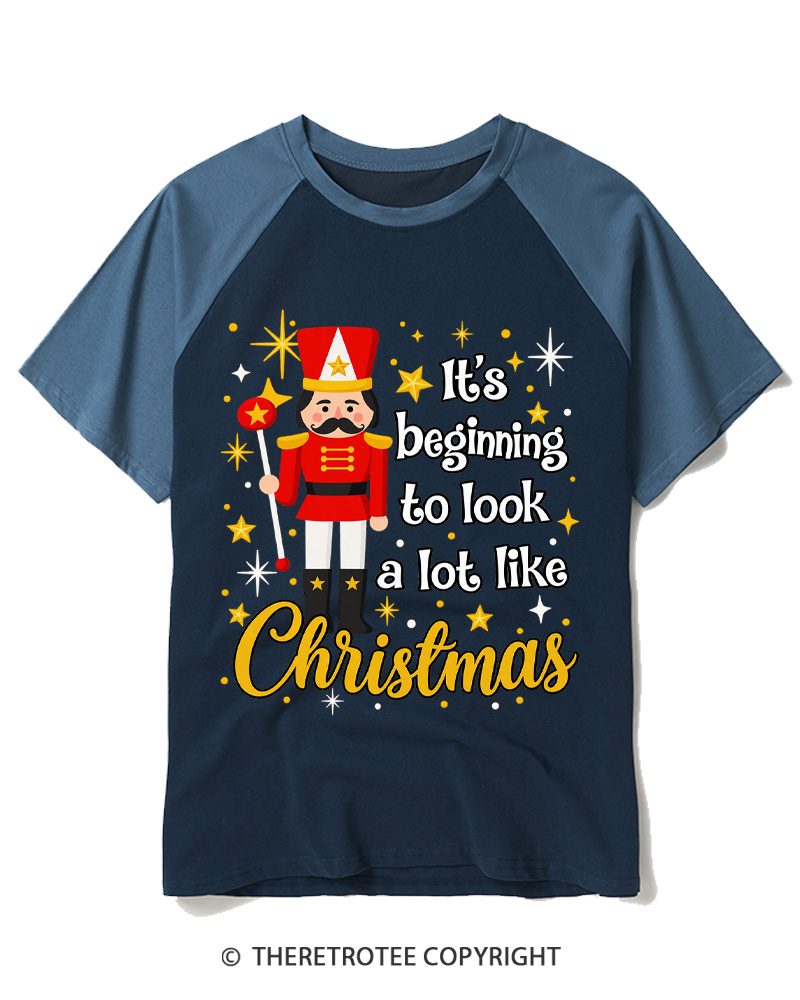 TheRetroTee Look A Lot Like Christmas 1950s Raglan Baseball T-Shirt