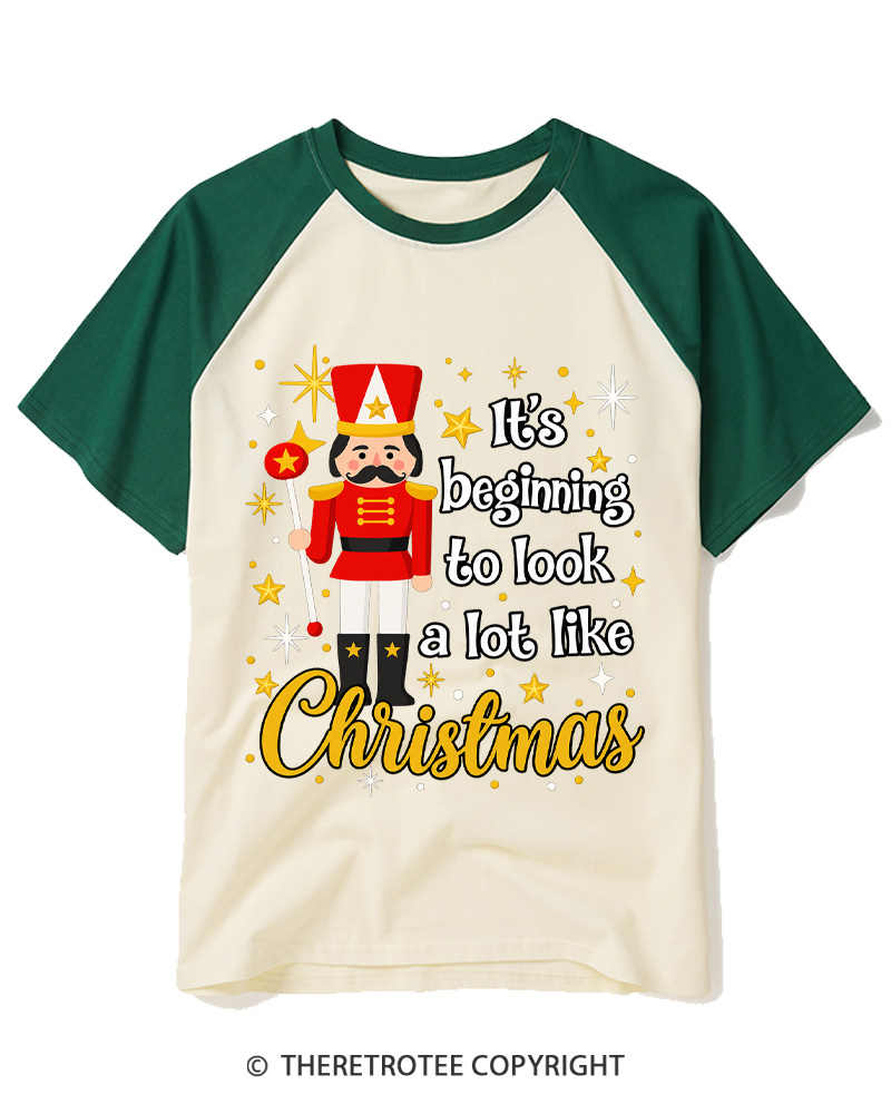 TheRetroTee Look A Lot Like Christmas 1950s Raglan Baseball T-Shirt