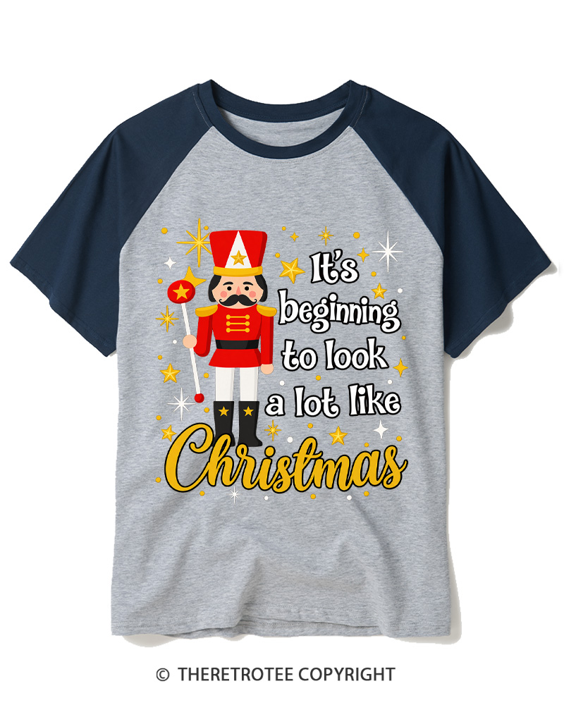 TheRetroTee Look A Lot Like Christmas 1950s Raglan Baseball T-Shirt
