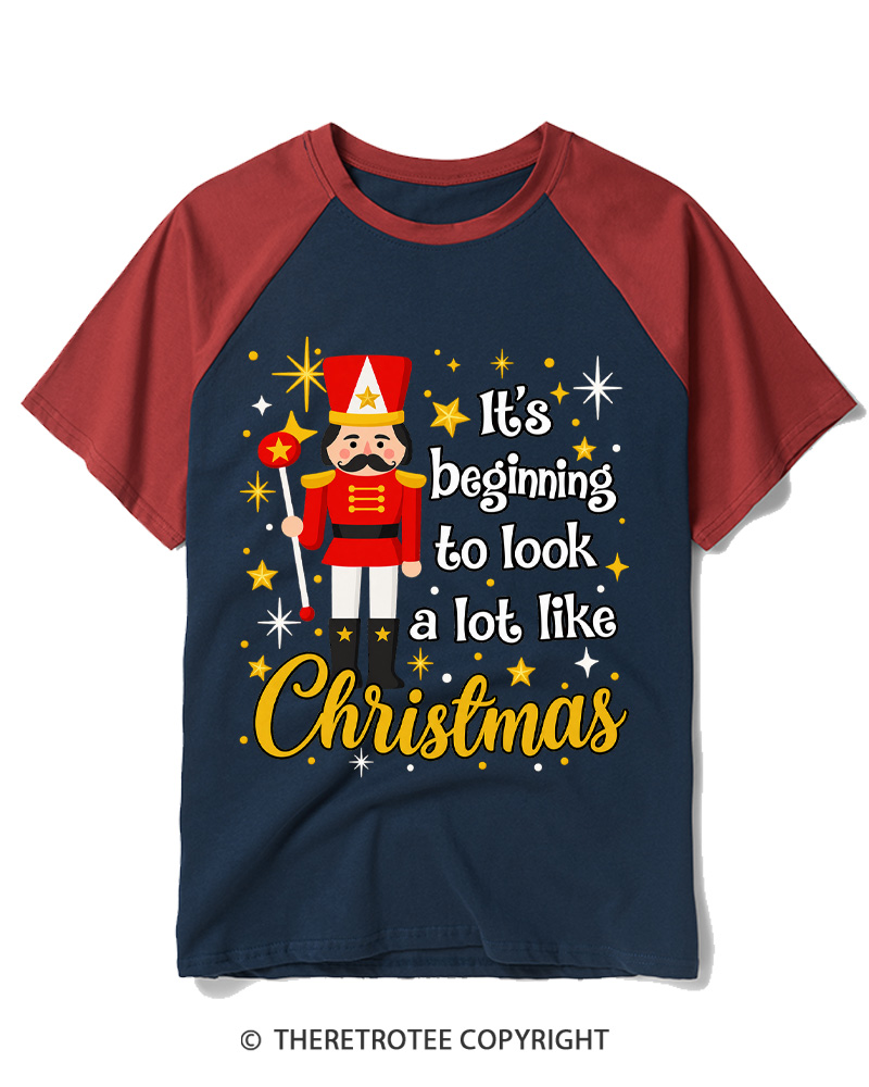 TheRetroTee Look A Lot Like Christmas 1950s Raglan Baseball T-Shirt