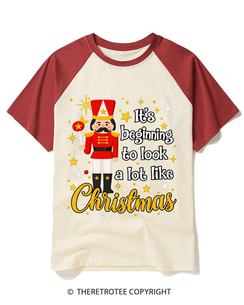 TheRetroTee Look A Lot Like Christmas 1950s Raglan Baseball T-Shirt