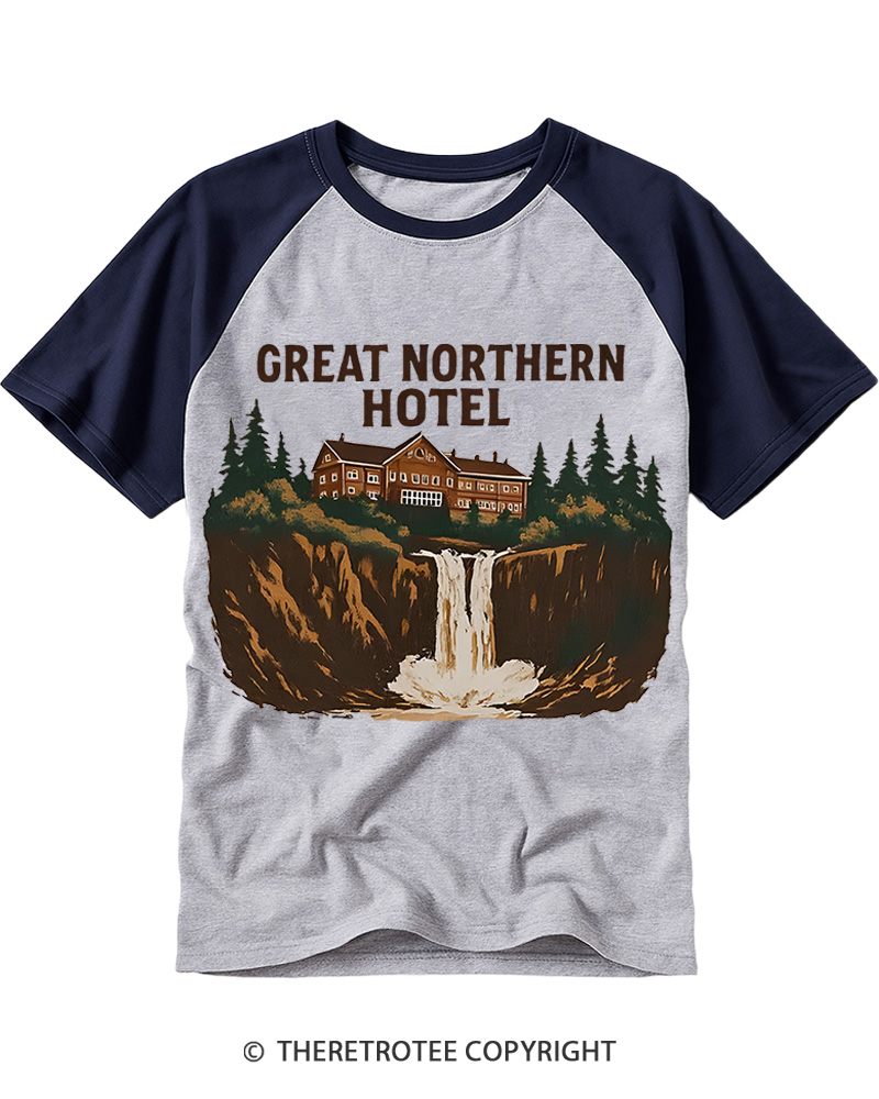 TheRetroTee Great Northern Hotel 1990s Raglan Baseball T-Shirt