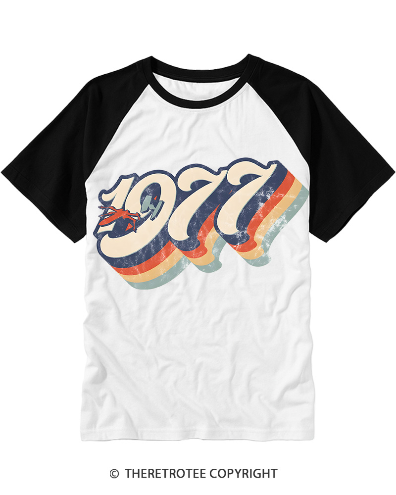 TheRetroTee 1977 Retro Dog Fight Raglan Baseball T-Shirt