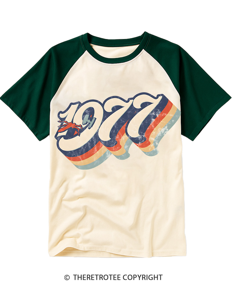 TheRetroTee 1977 Retro Dog Fight Raglan Baseball T-Shirt