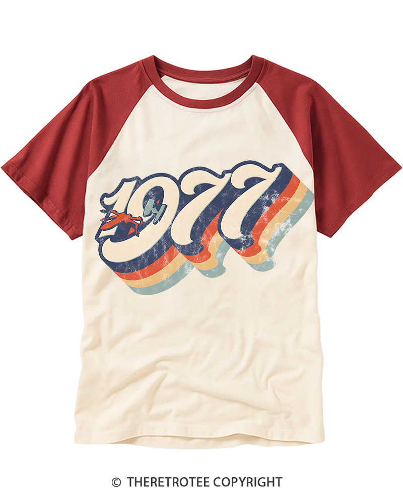 TheRetroTee 1977 Retro Dog Fight Raglan Baseball T-Shirt